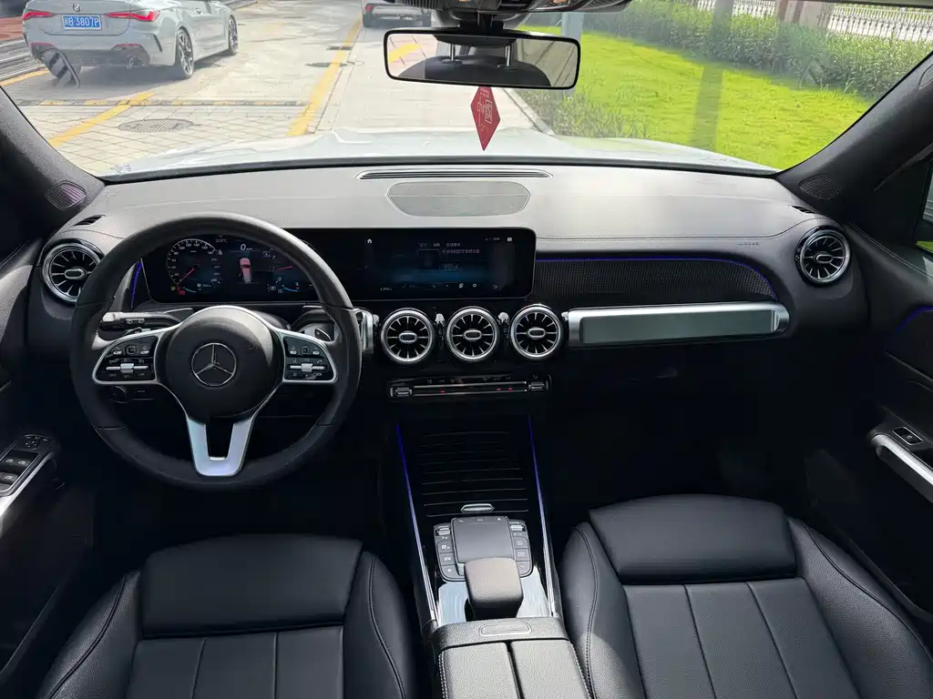 Mercedes-Benz GLB — миниатюра 7