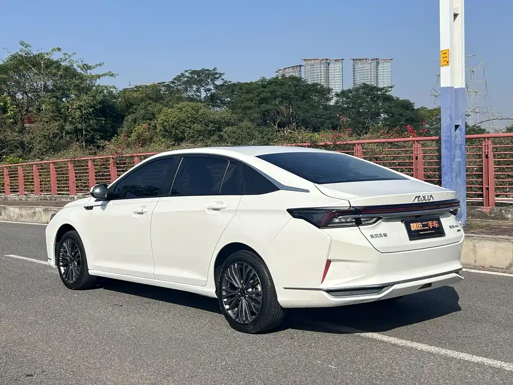 DONGFENG YI HYUN MAX