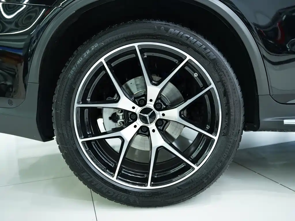 MERCEDES-BENZ GLC AMG