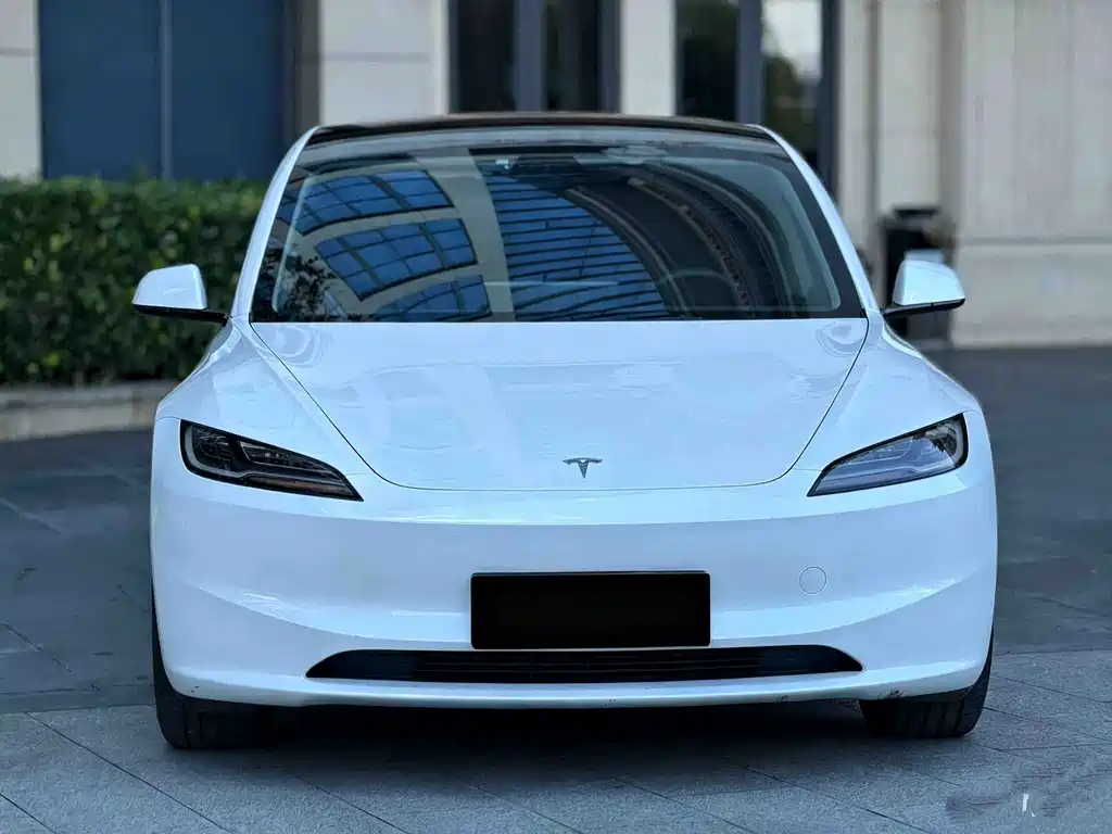 Tesla Model 3 — миниатюра 2