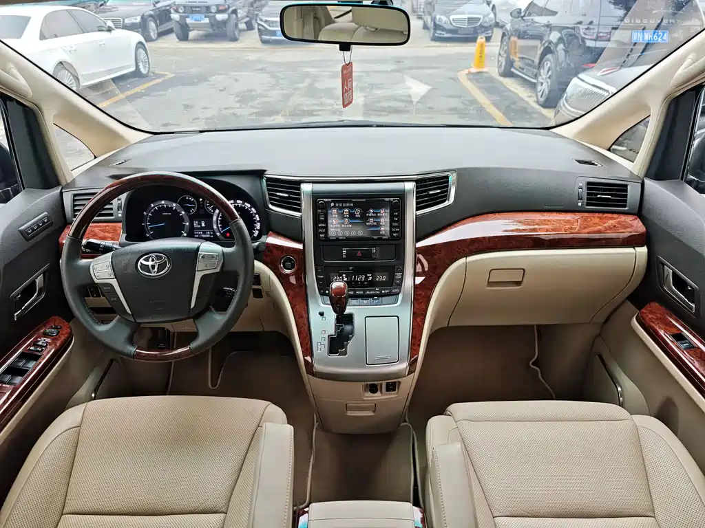 Toyota Alphard 2011 3.5L Luxury