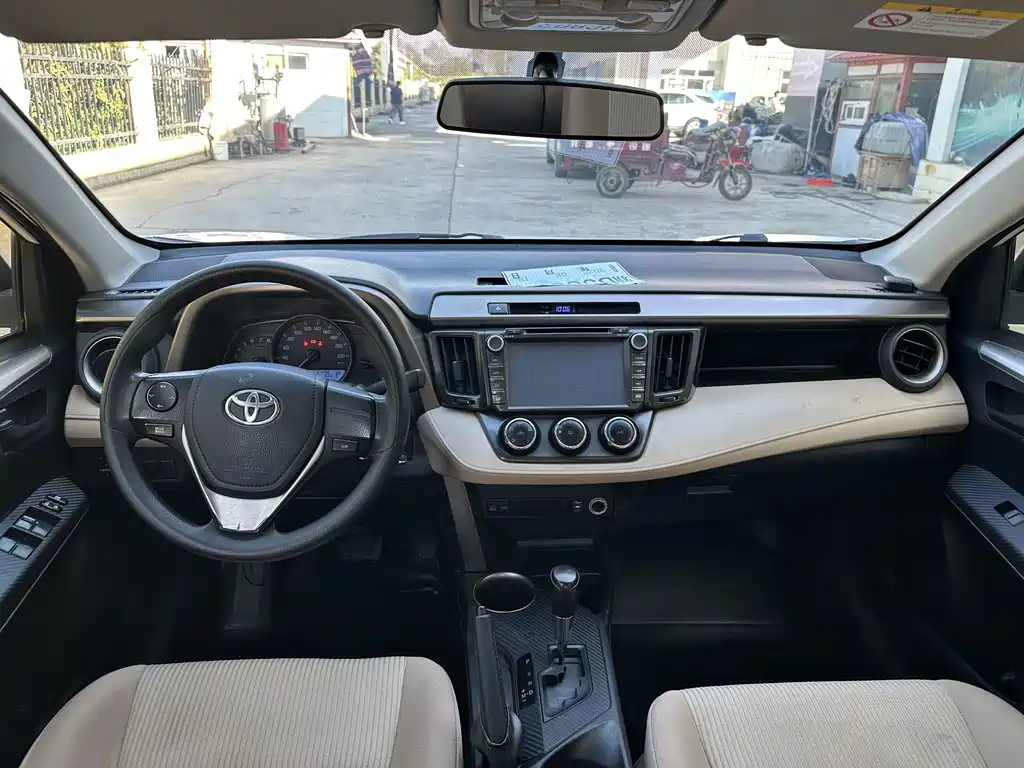 Toyota RAV4 — миниатюра 4