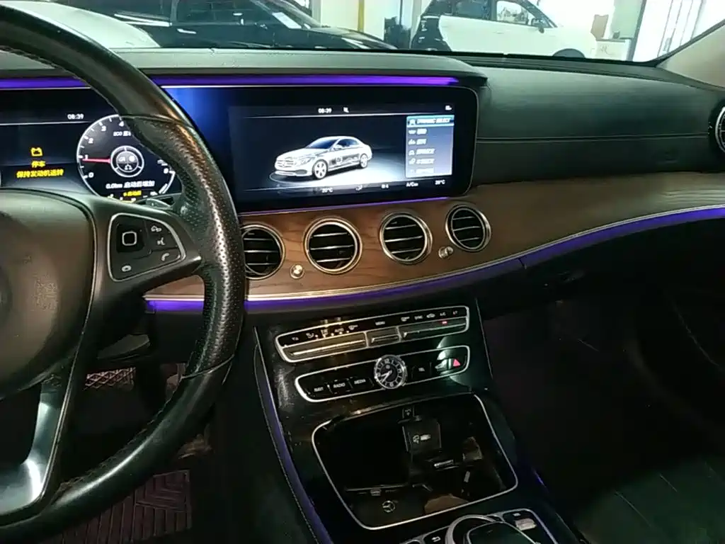 Mercedes-Benz E-Class — миниатюра 13