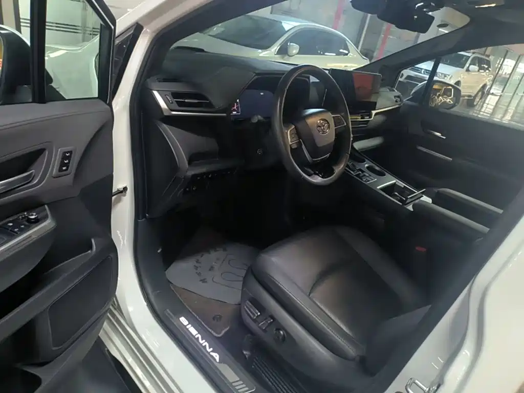 Toyota Sienna — миниатюра 16