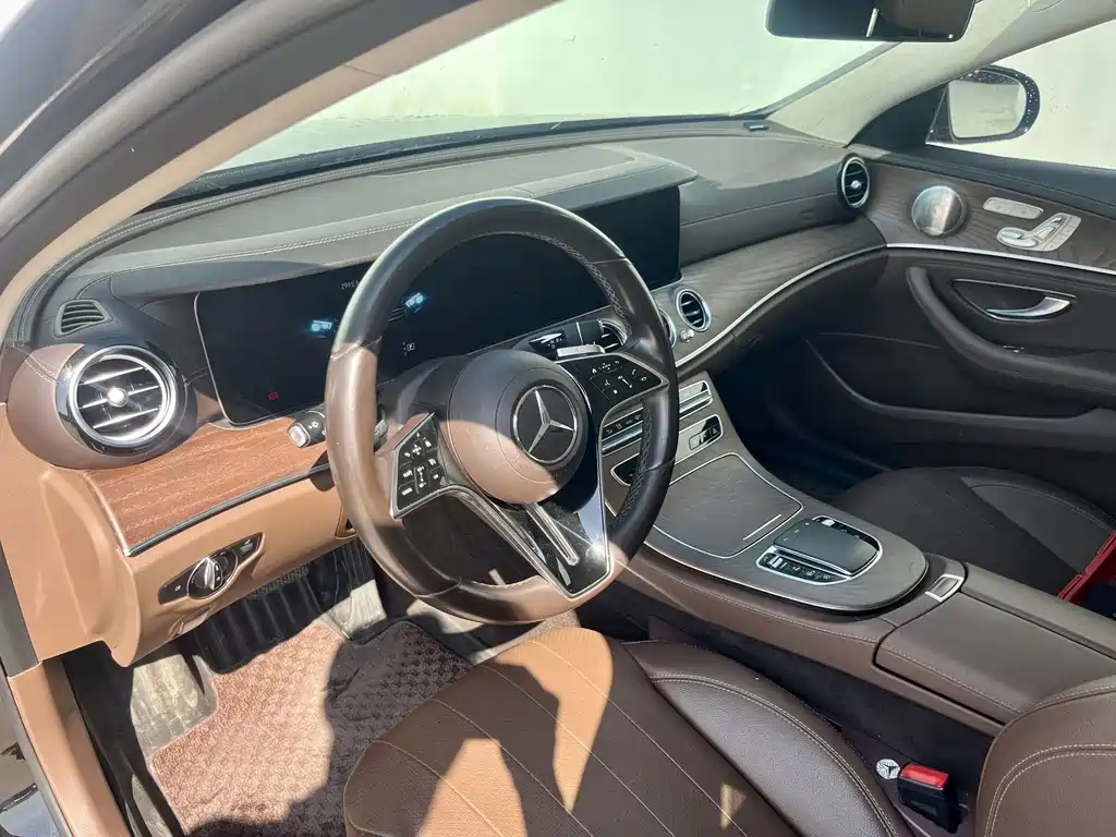 Mercedes-Benz E-Class — миниатюра 6