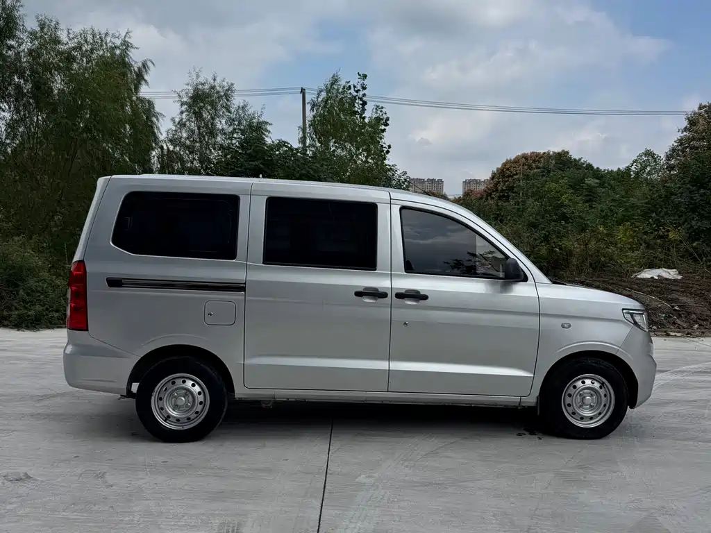 Wuling Hongguang V — миниатюра 4