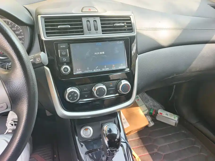Nissan Tiida — миниатюра 13