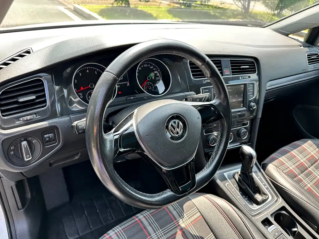 Volkswagen Golf — миниатюра 11