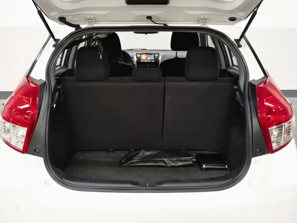 Toyota Yaris L — миниатюра 16