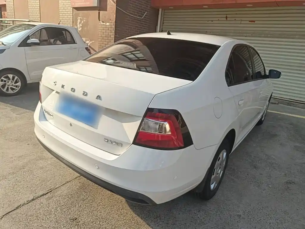 Skoda Rapid — миниатюра 7