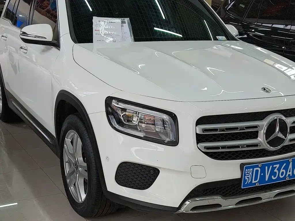 MERCEDES-BENZ GLB