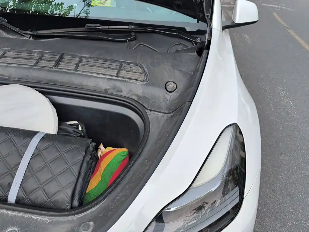 Tesla Model Y — миниатюра 22