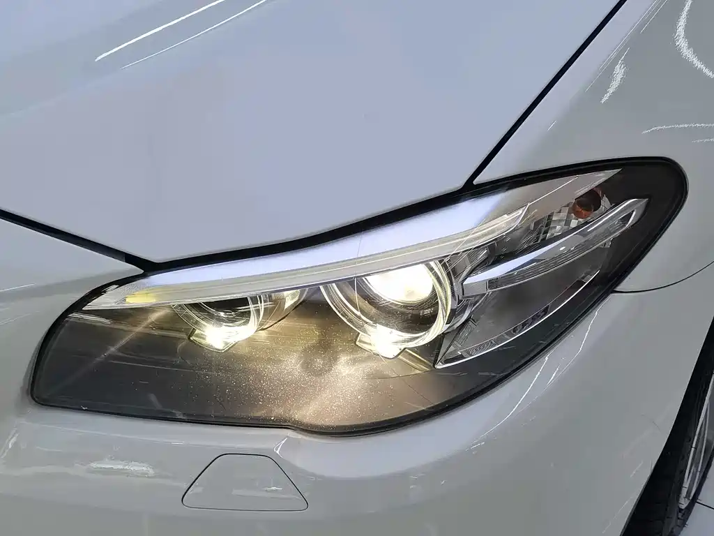 BMW 5 Series — миниатюра 8