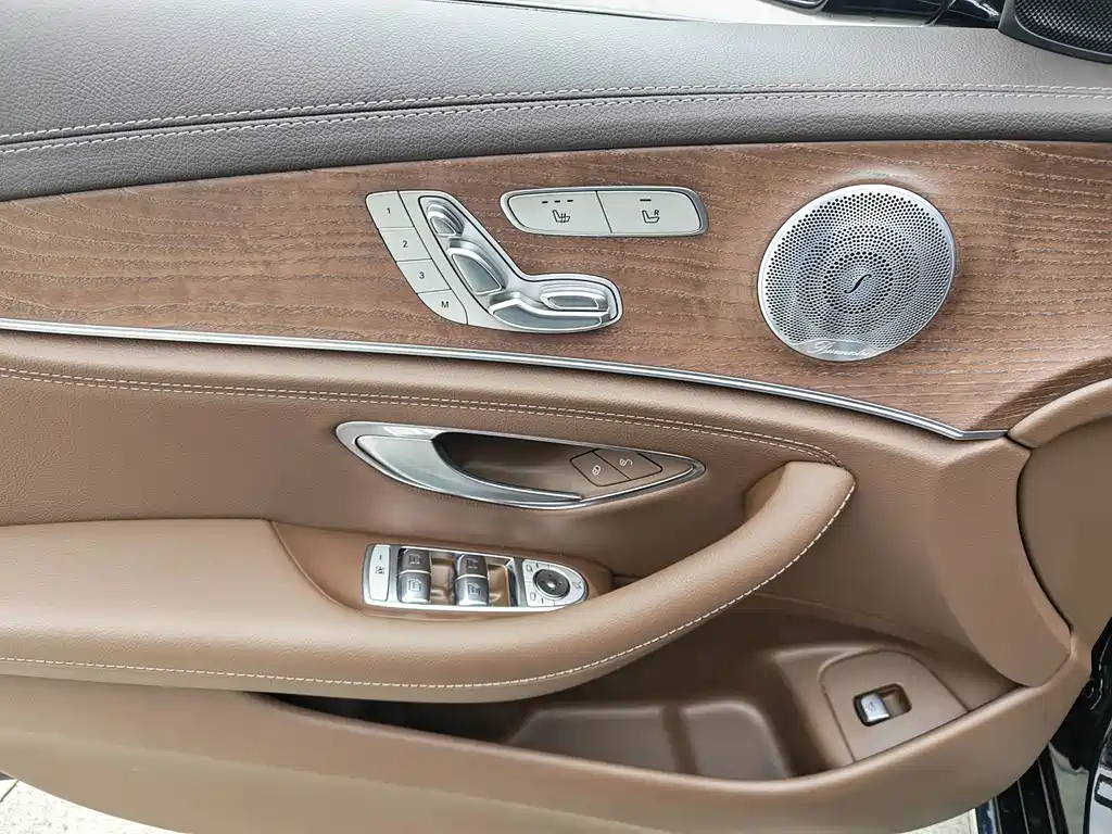 Mercedes-Benz E-Class — миниатюра 15