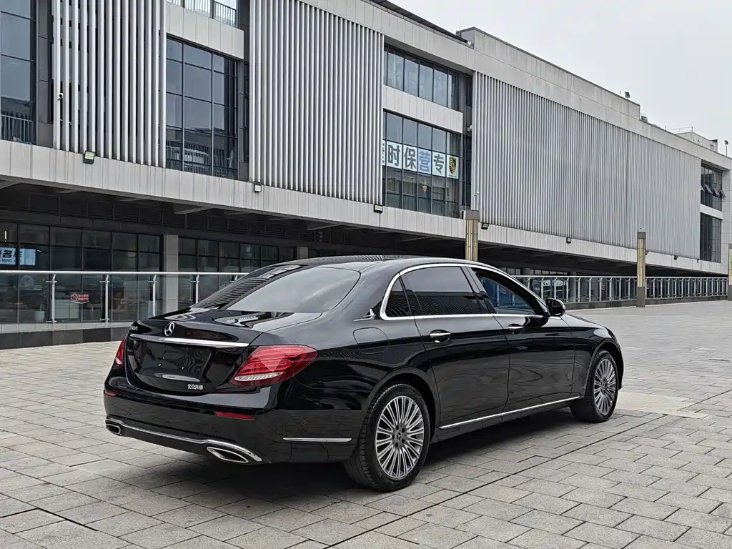 Mercedes-Benz E-Class — миниатюра 17