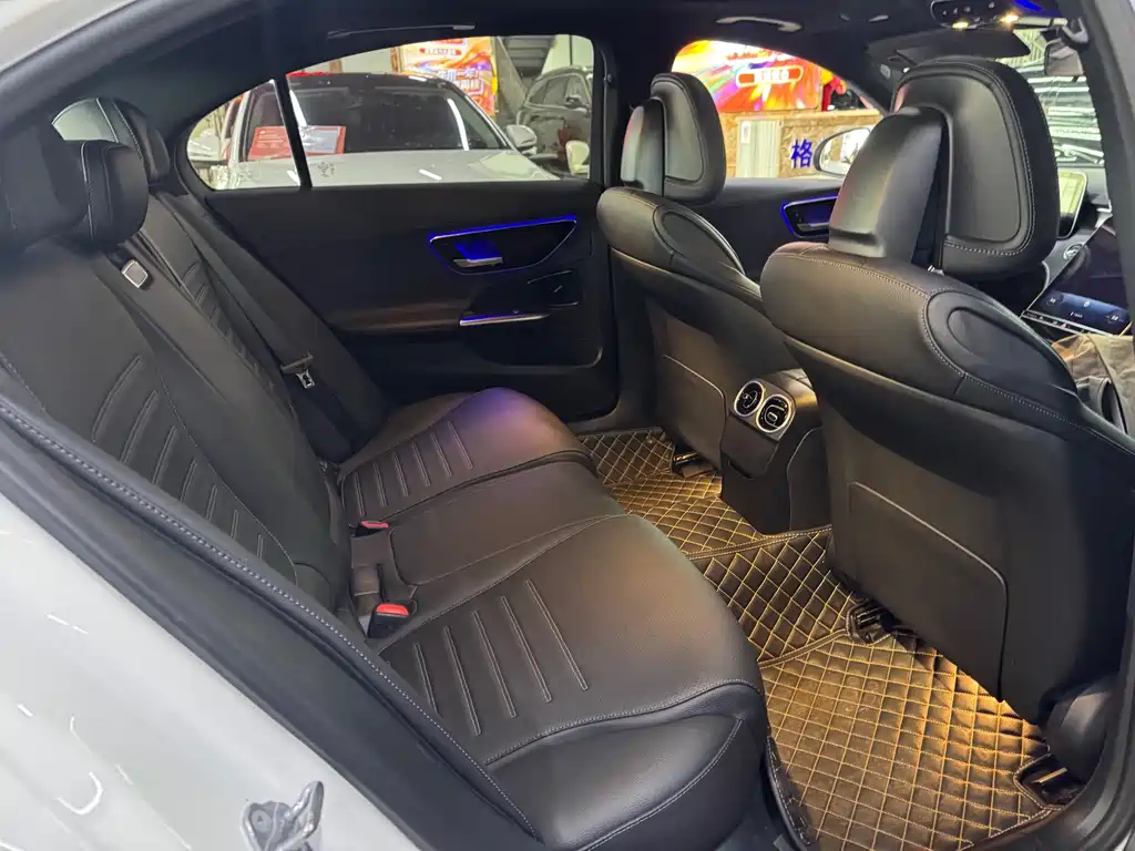 Mercedes-Benz C-Class — миниатюра 8