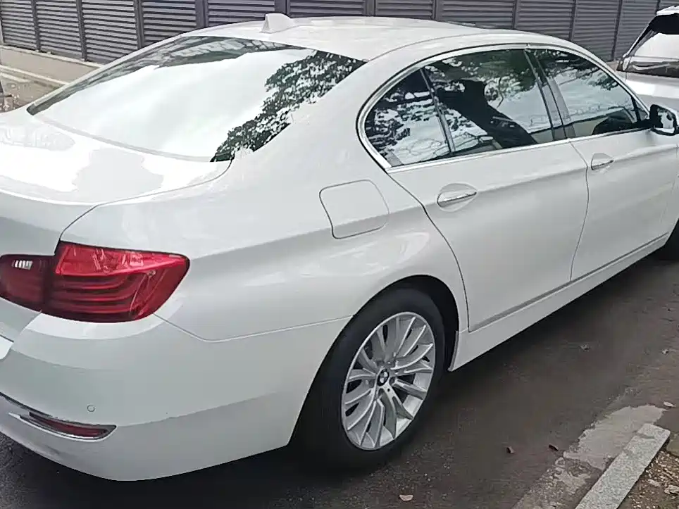 BMW 5 Series — миниатюра 4