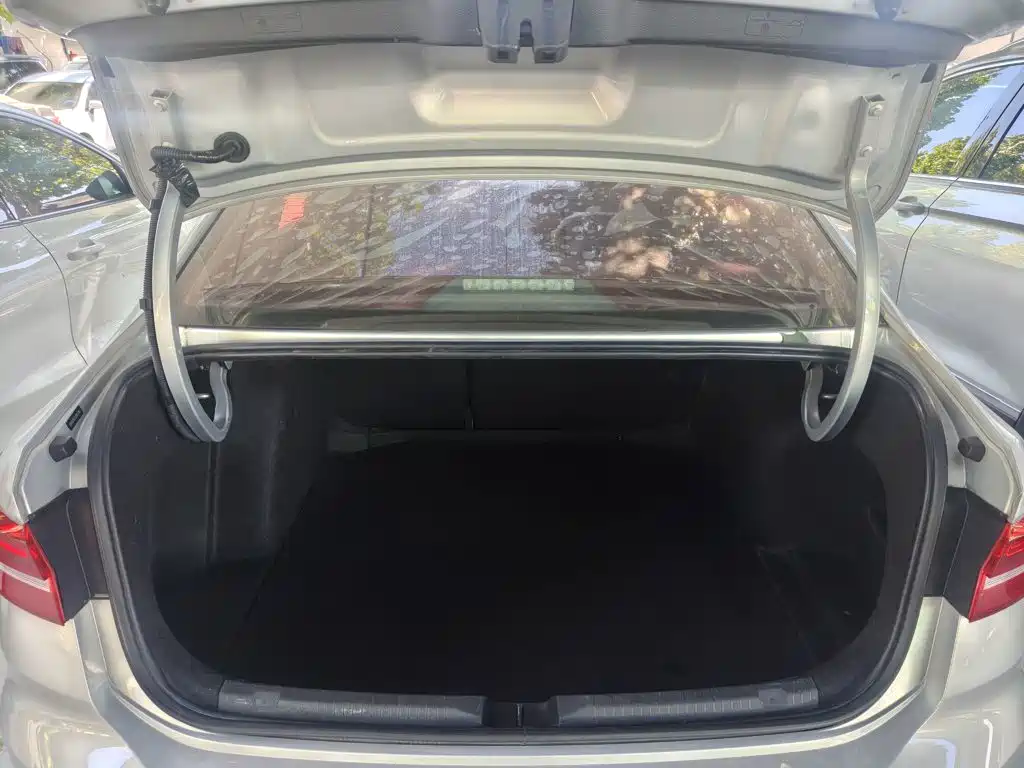 Volkswagen Lavida — миниатюра 10