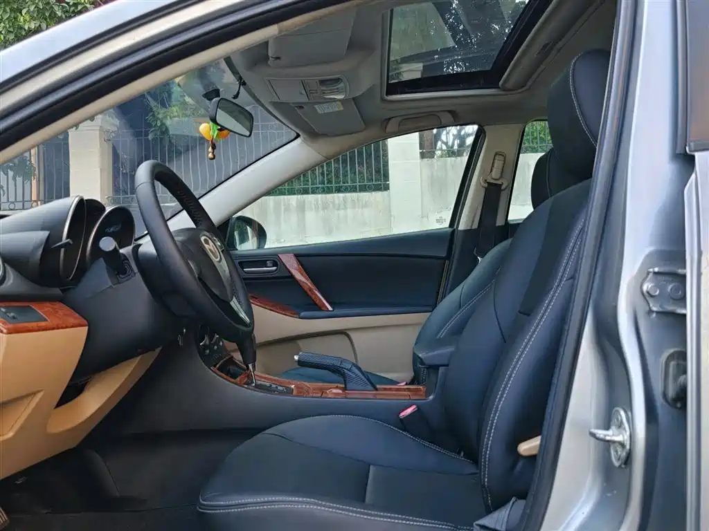 Mazda Mazda3 3 2011 1.6L AT Elite