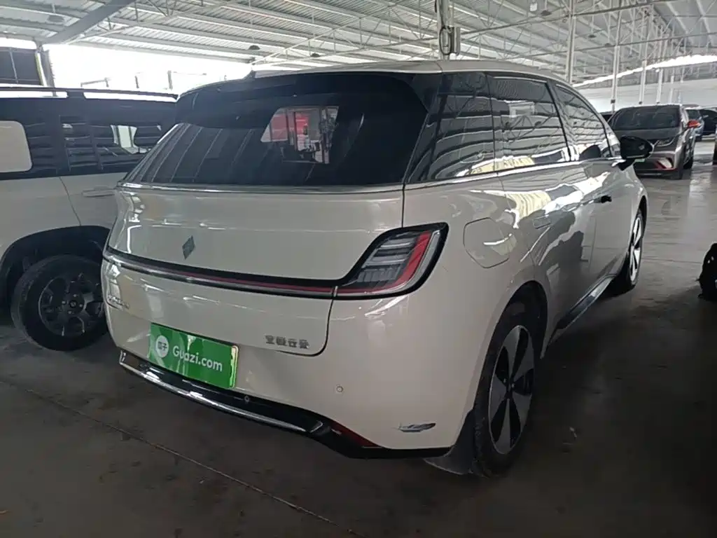Baojun Yunduo — миниатюра 7