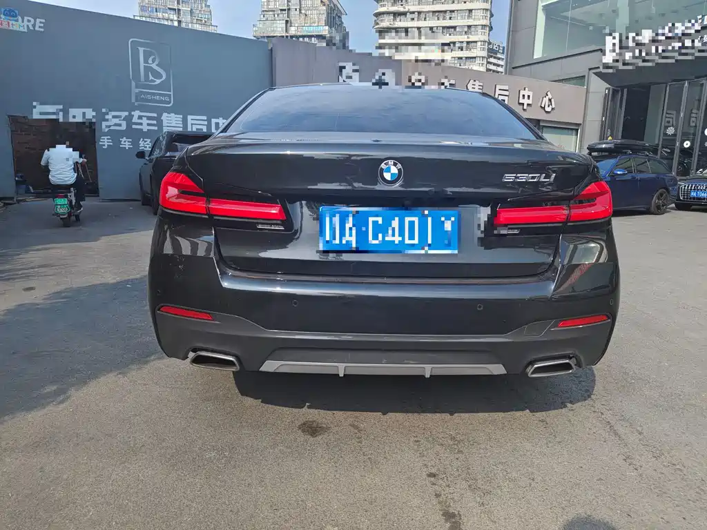 BMW 5 Series — миниатюра 9