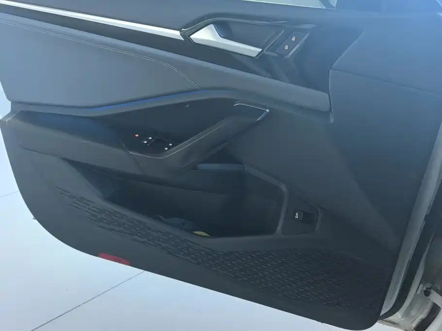 Volkswagen Sagitar — миниатюра 7