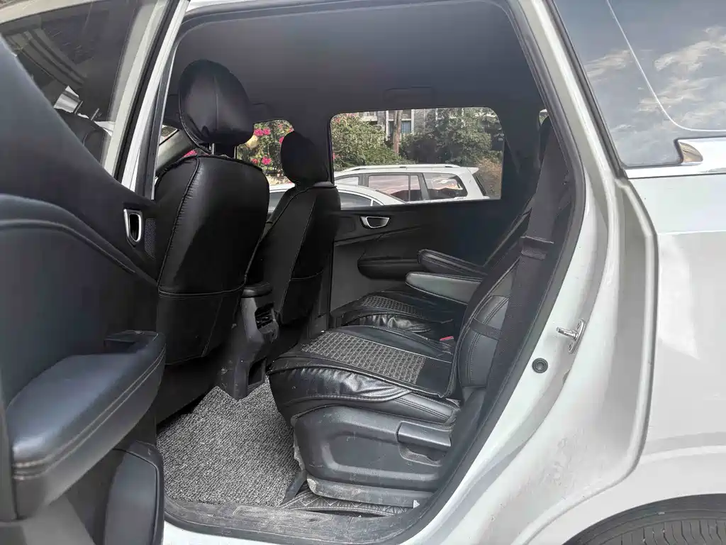 Wuling Jiachen — миниатюра 5