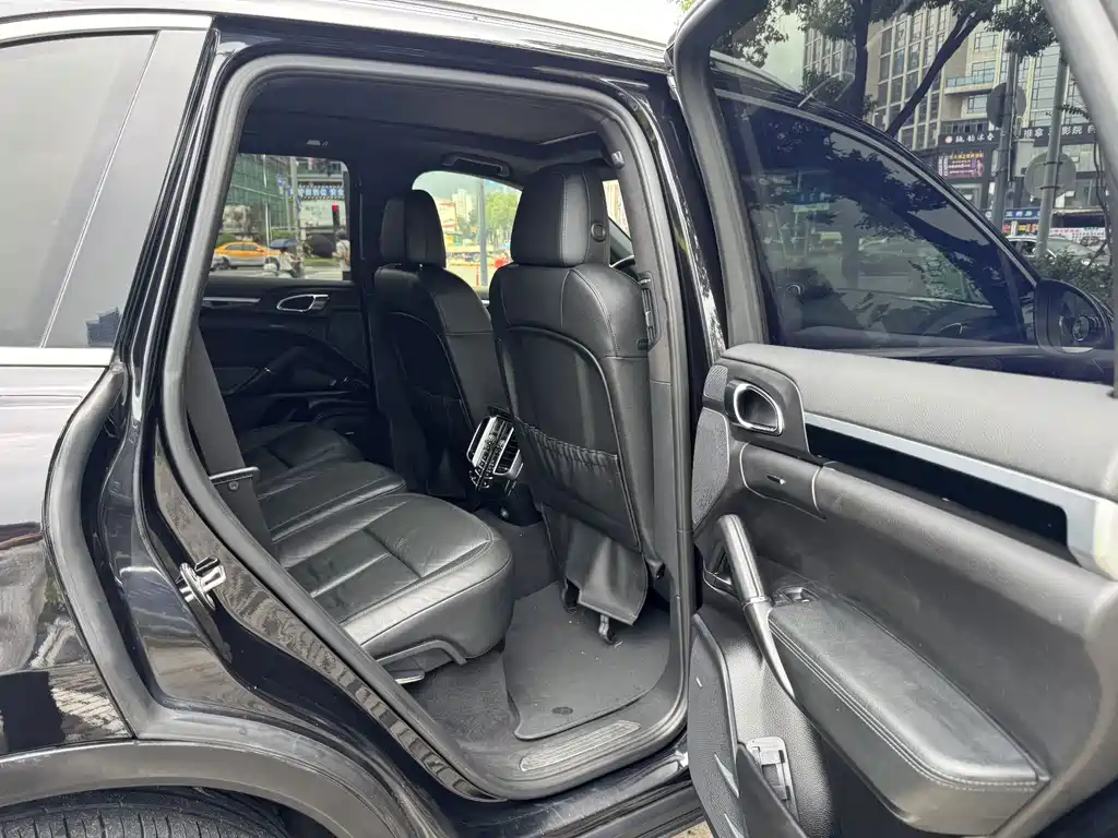 Porsche Cayenne — миниатюра 6