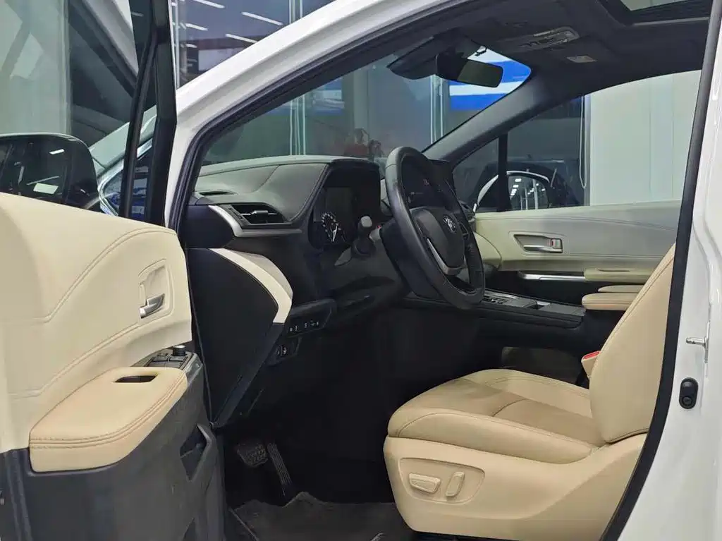 Toyota Sienna — миниатюра 6