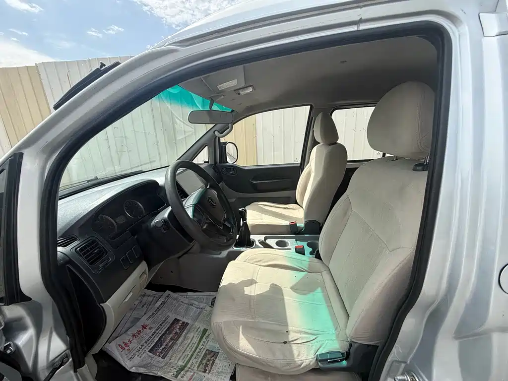 Forthing Lingzhi V3 1.5L 5 seats Special Value Edition, фото 4