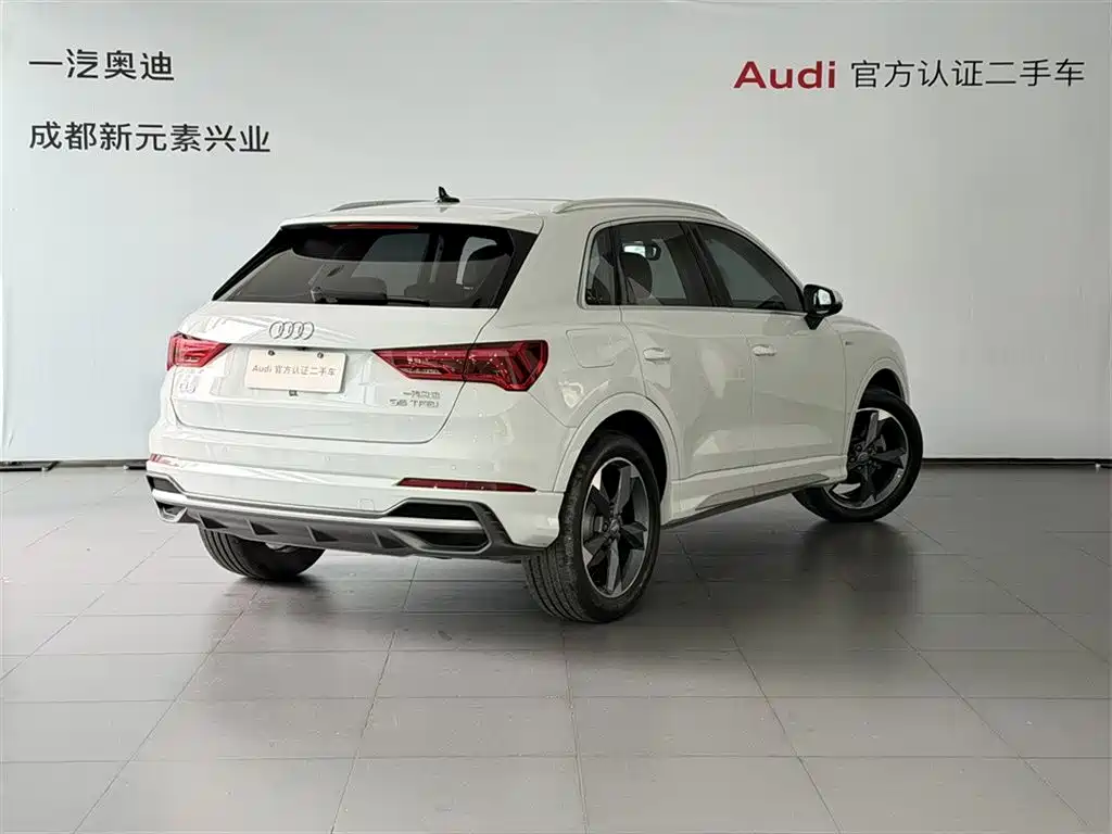 AUDI Q3