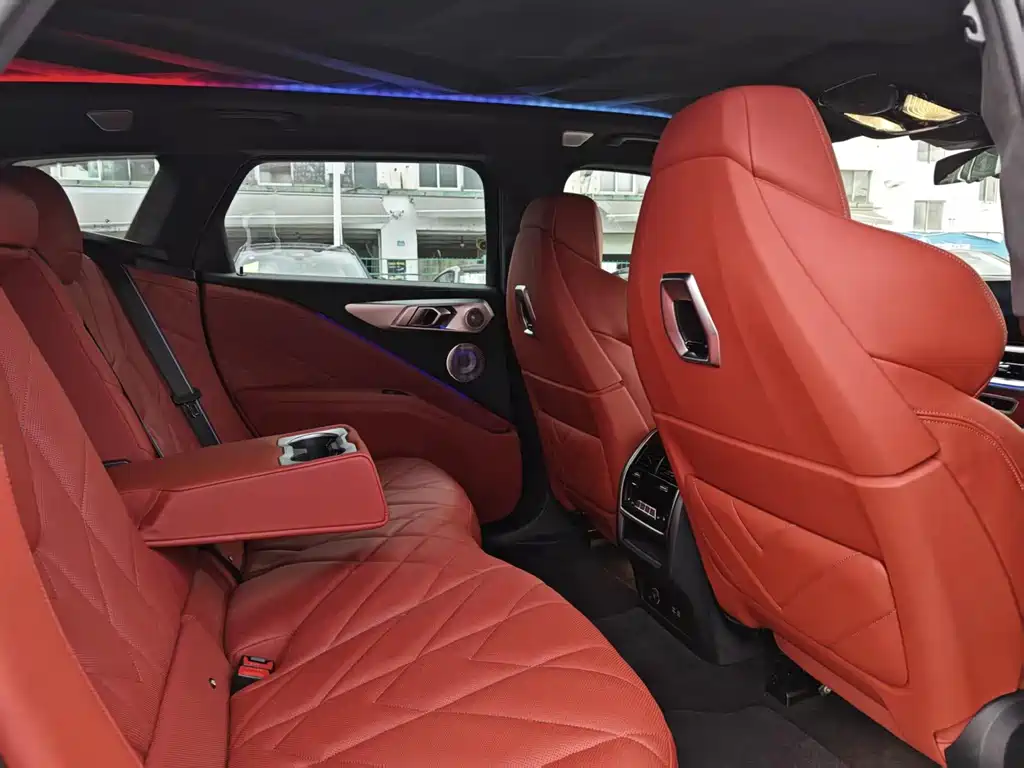BMW XM — миниатюра 11
