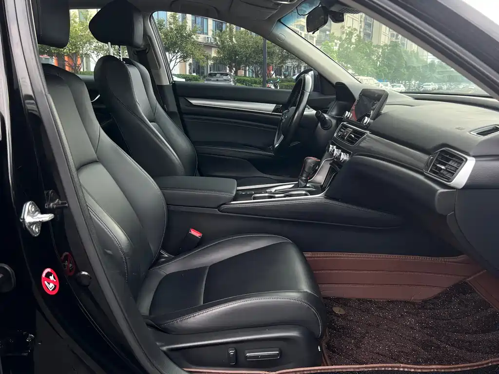 Honda Accord — миниатюра 18