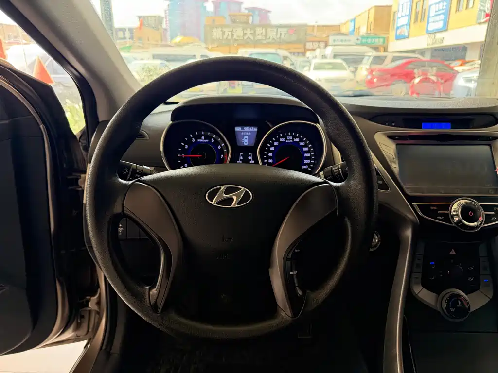 Hyundai Elantra Langdong — миниатюра 13