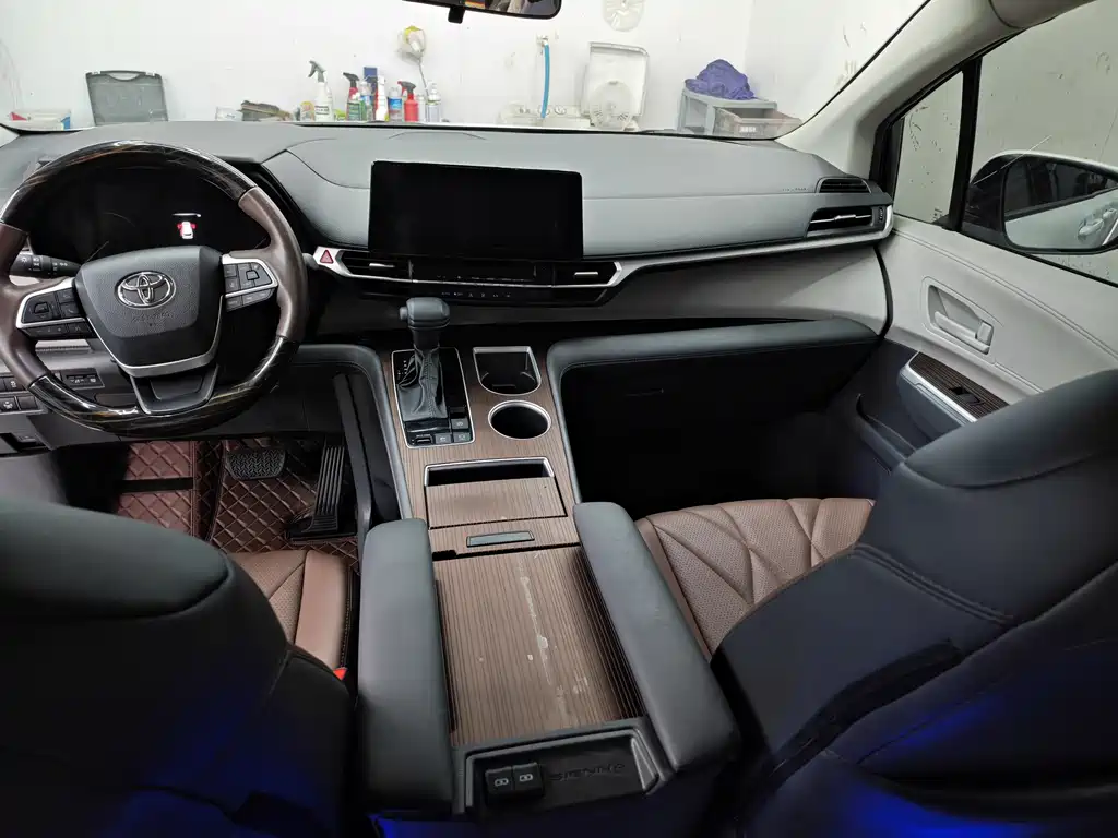 Toyota Sienna — миниатюра 11