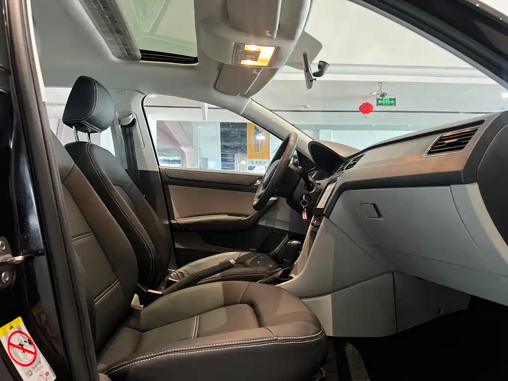 Skoda Rapid — миниатюра 20