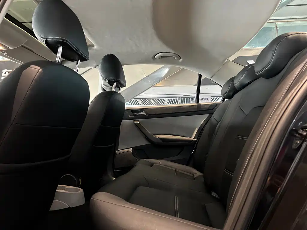 Skoda Rapid — миниатюра 6