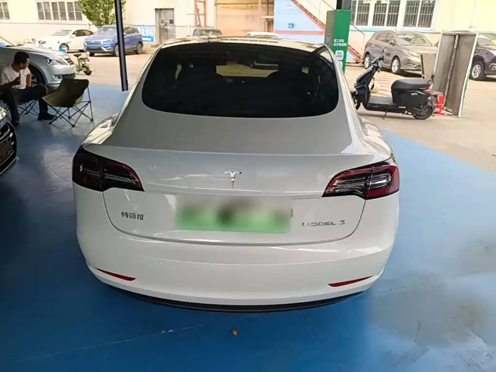 Tesla Model 3 — миниатюра 6