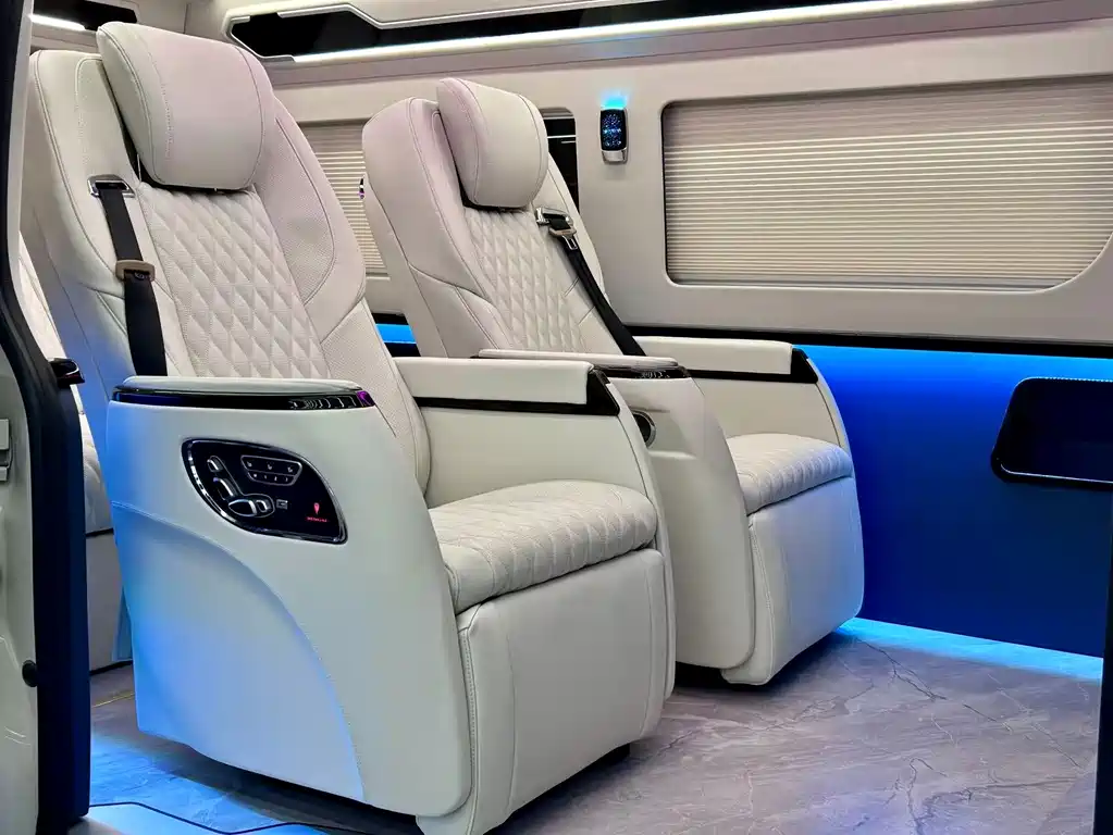 Toyota HiAce 2021 3.5L AT