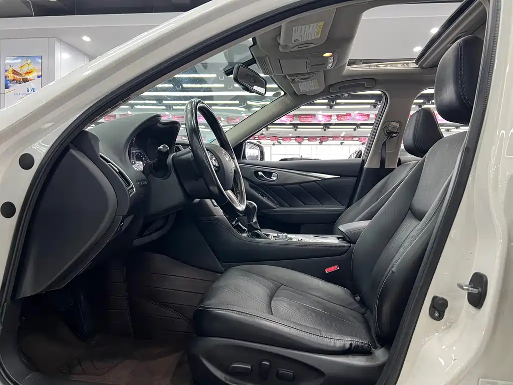 INFINITI Q50L