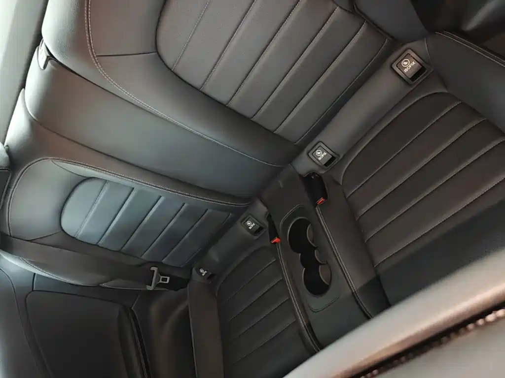 Mercedes-Benz C-Class (Import) — миниатюра 17