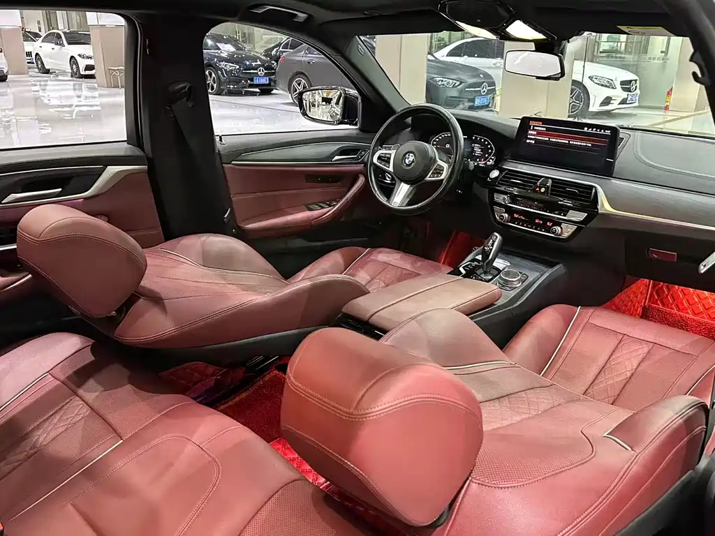 BMW 5 Series — миниатюра 13