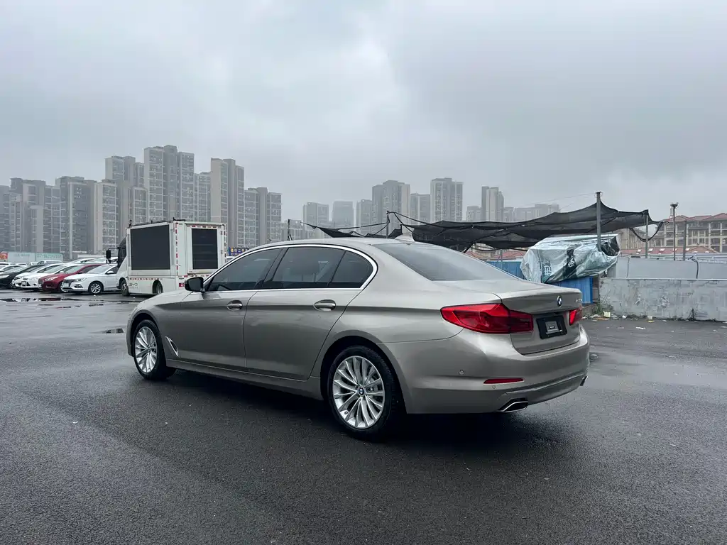 BMW 5 Series — миниатюра 7