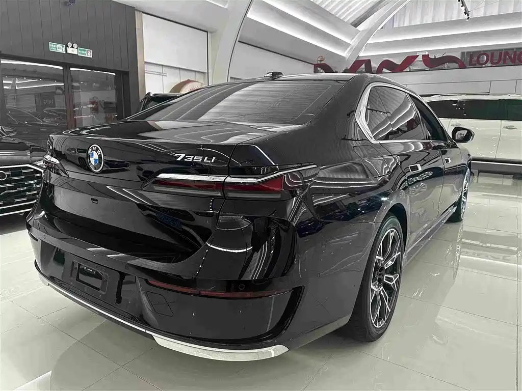 BMW 7 Series — миниатюра 19