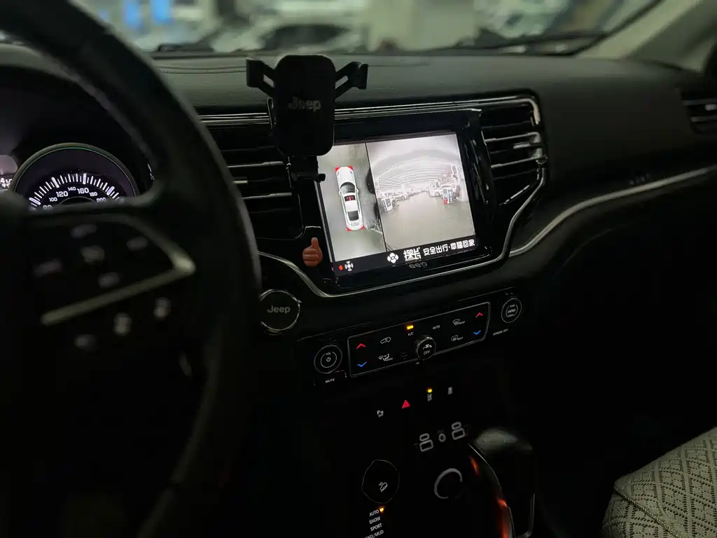 Jeep Grand Commander — миниатюра 11