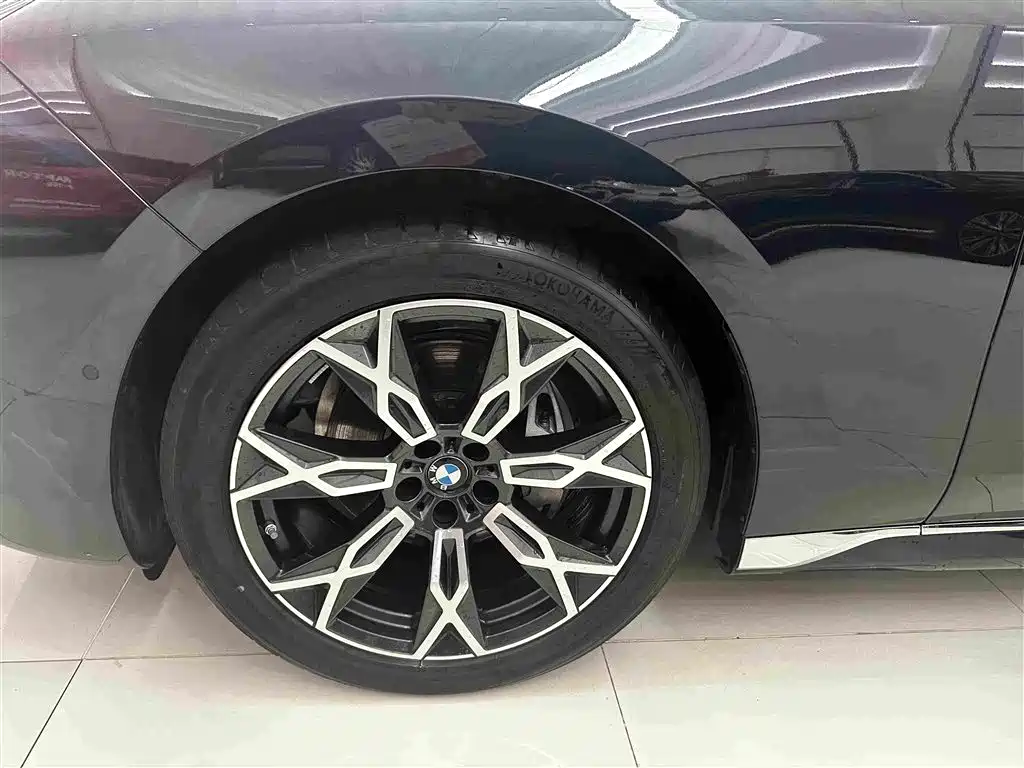 BMW 7 Series — миниатюра 5