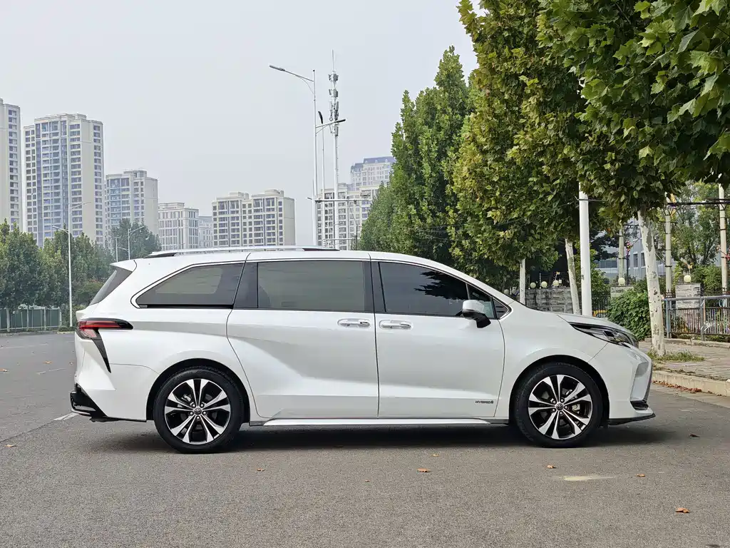 Toyota Granvia — миниатюра 12
