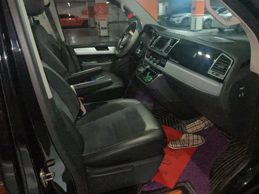 Volkswagen Multivan — миниатюра 8