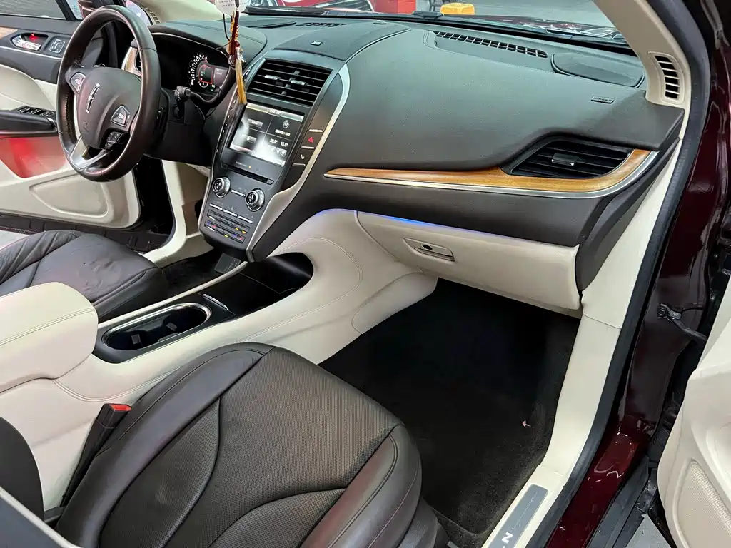 Lincoln MKC — миниатюра 9