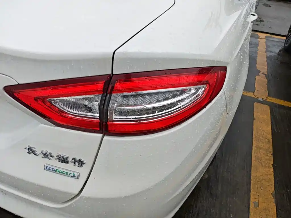 Ford Mondeo — миниатюра 8